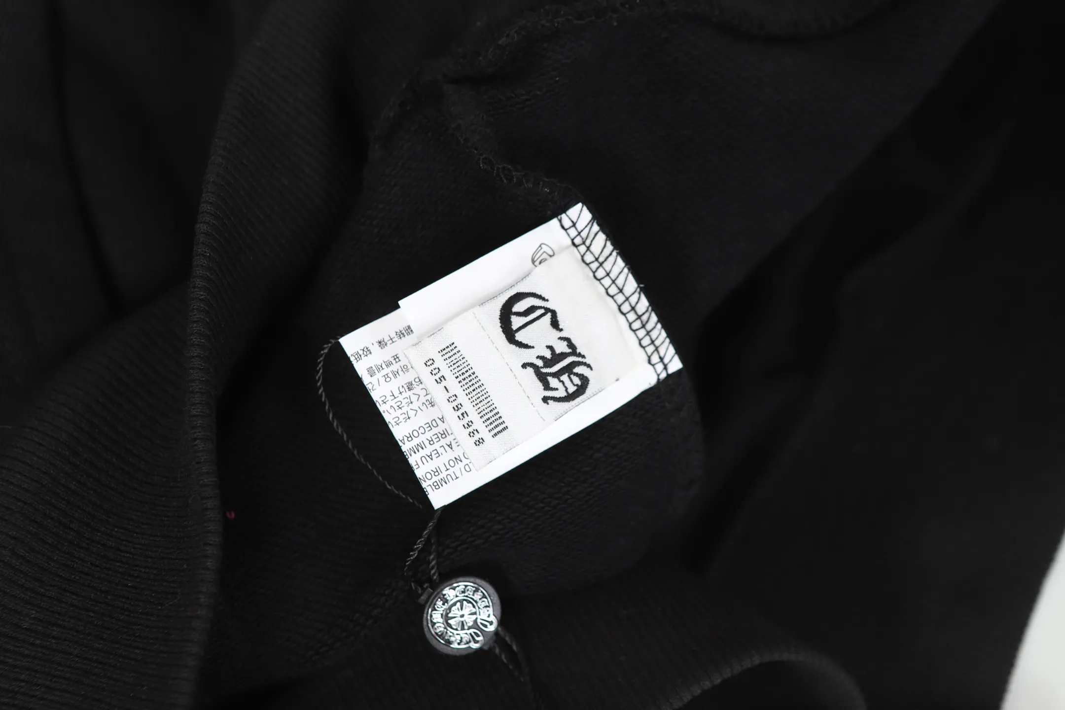 M19—P210 -Chrome Hearts/Chrome Hearts printed sweatshirt cardigan jacket -420 grams of high-density, high-quality wool, soft, delicate and skin-friendly, soft and silky to the touch, warm and skin-friendly -The hardware and zipper accessories are all customized and full of details -Colour: black -Size: S M L XL